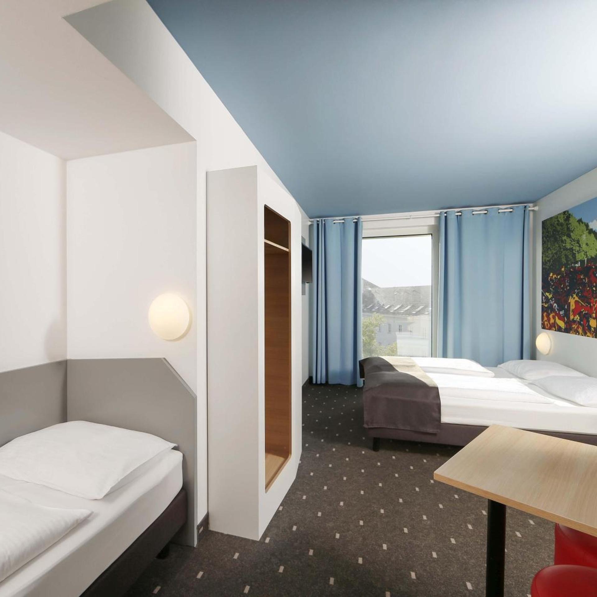ROOM, TRIPLE
