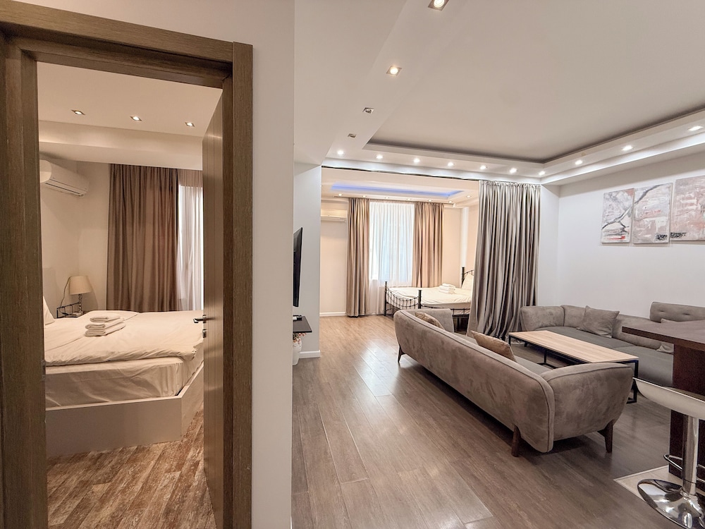 Super Luxury Apartments 13/50