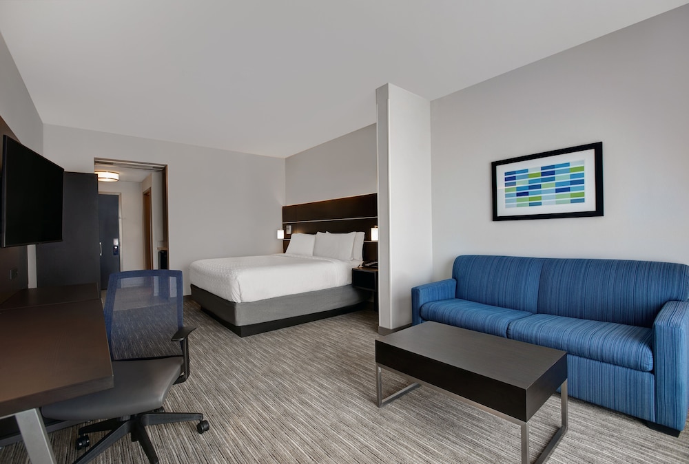 Holiday Inn Express & Suites Milwaukee - Brookfield 23/59