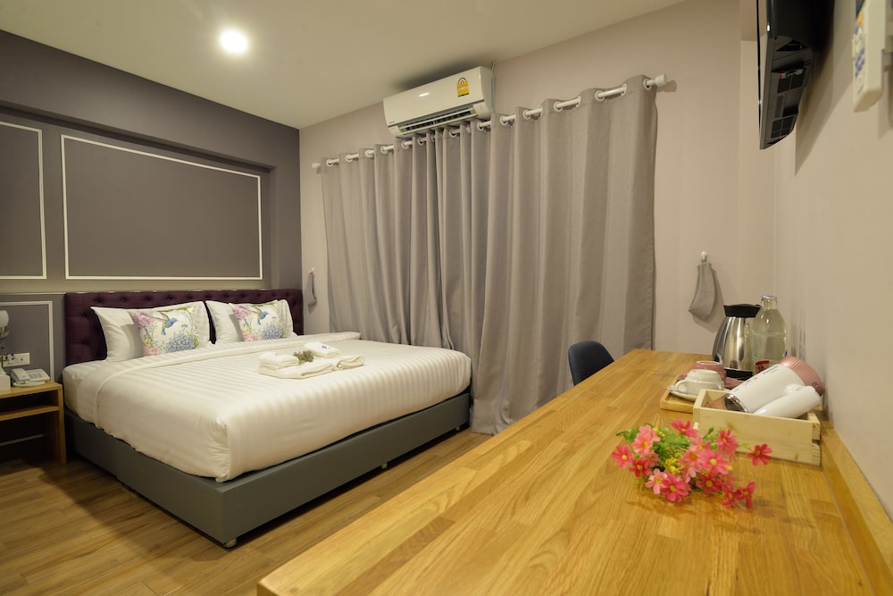 Suite, Double Bed, De Lavender Bangkok Hotel 4/9