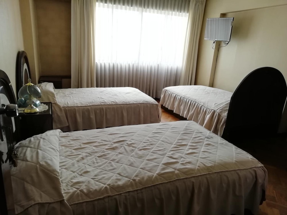 HOTEL LA JOYA 12/42