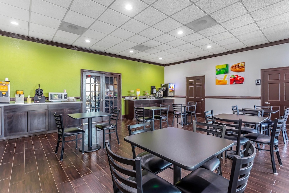 Quality Inn Forsyth Near GA Public Safety Training Center 17/22