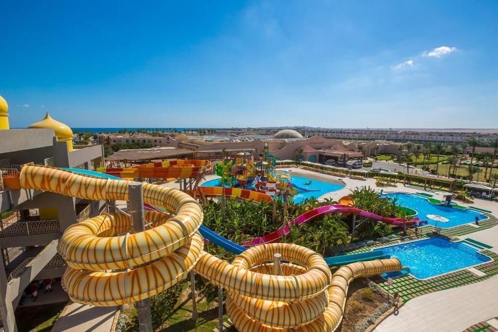 Aladdin Beach Resort 26/33