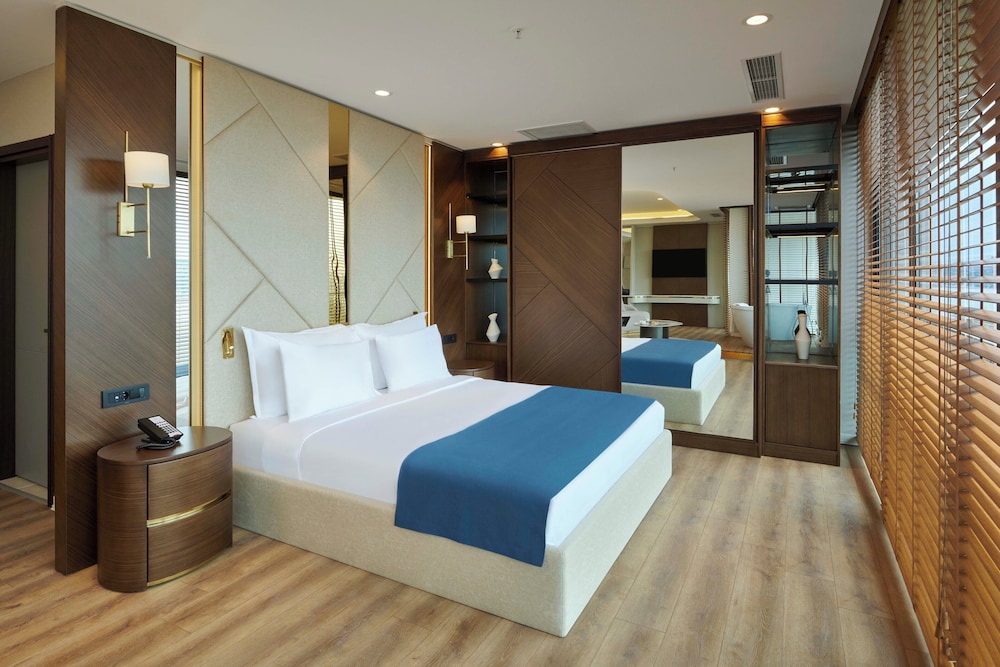 Ciragan, Suite, King Bed, Bosphorus View