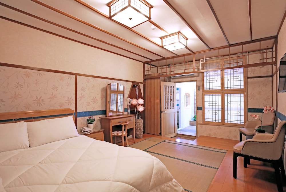 Phoenix Pavilion Hot Spring Hotel 24/65