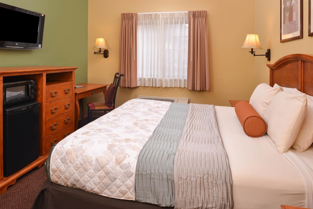 Country Hearth Inn & Suites Edwardsville St. Louis 23/51