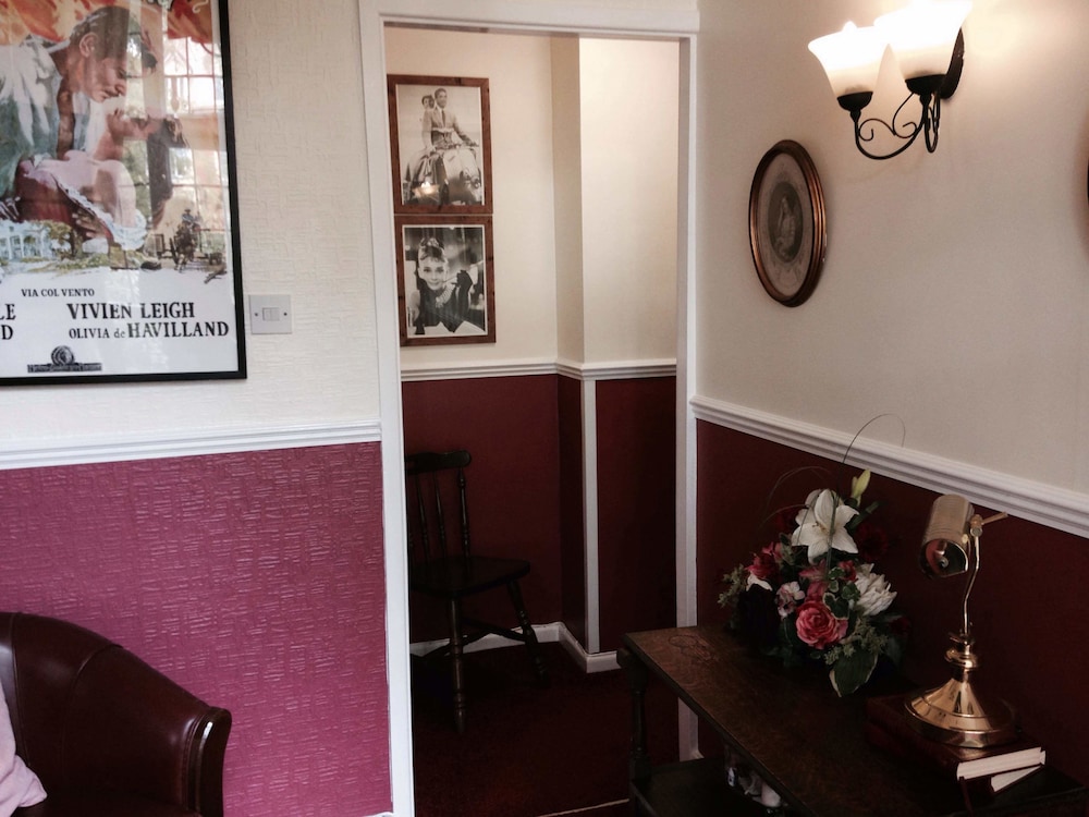 Barons Court Hotel 4/72
