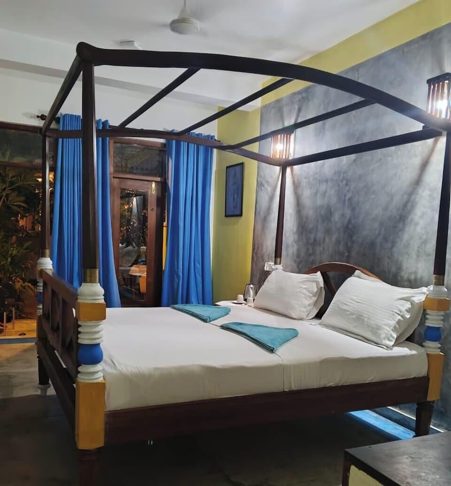 DELUXE, DOUBLE BED