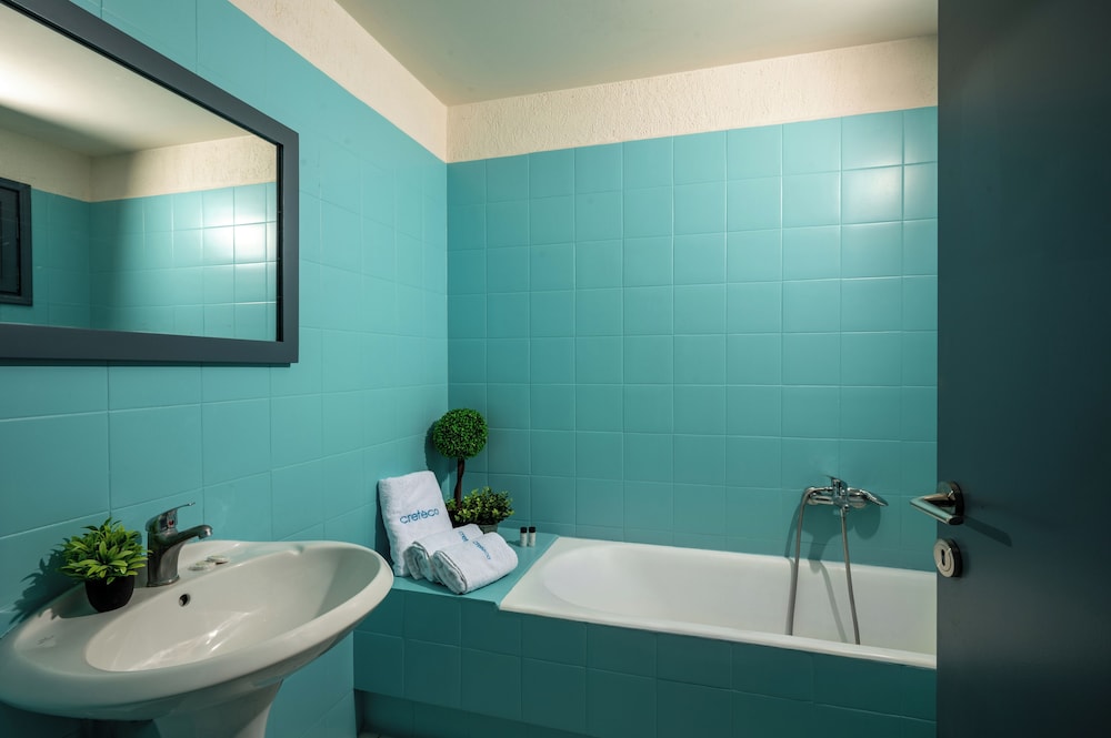 Creteco Hotel & Suites 69/72