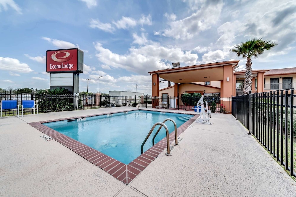 Econo Lodge Lake Charles University Area 4/48