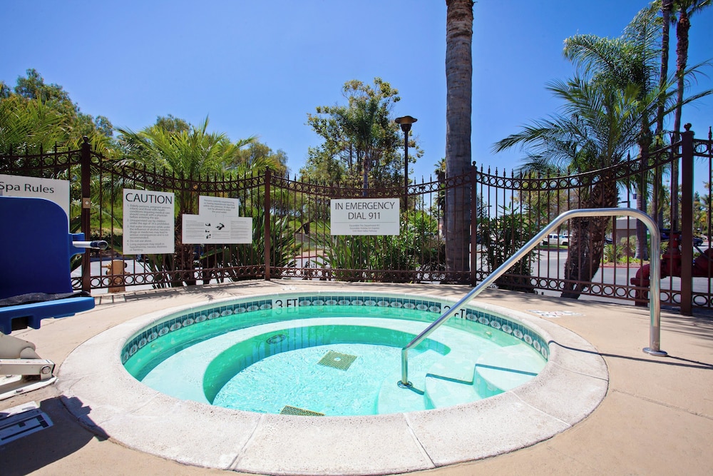 Holiday Inn Express & Suites San Diego-Escondido 38/68