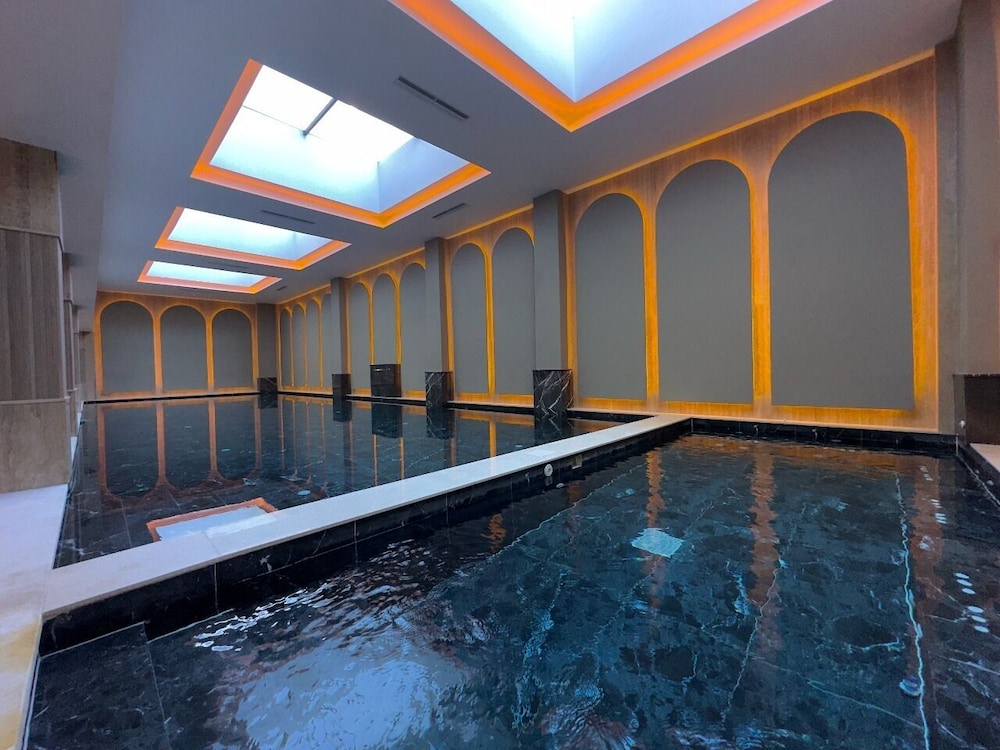 GRAND VM CONFERENCE & SPA 25/50