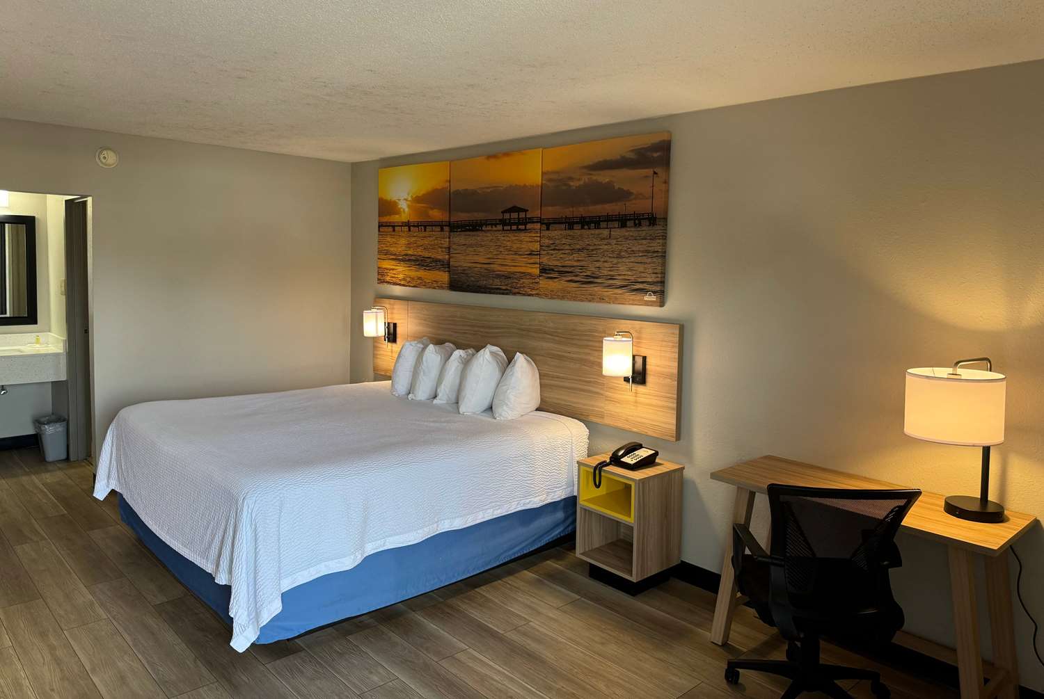 Days Inn by Wyndham Crystal River 8/28