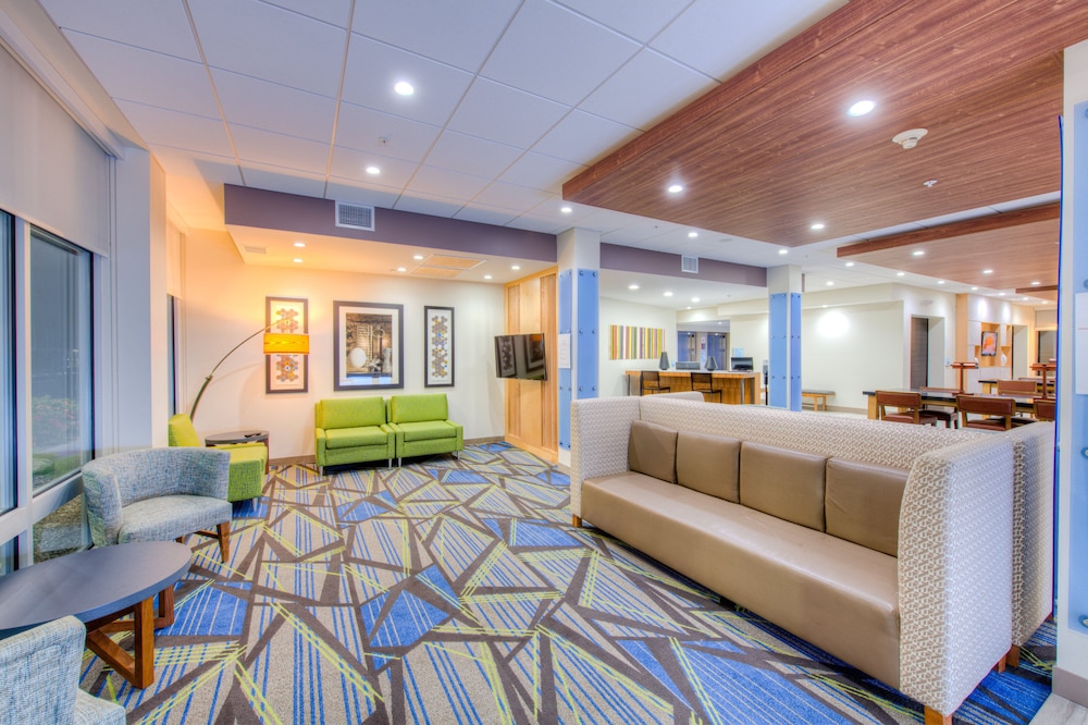 Holiday Inn Express & Suites Remington 8/49