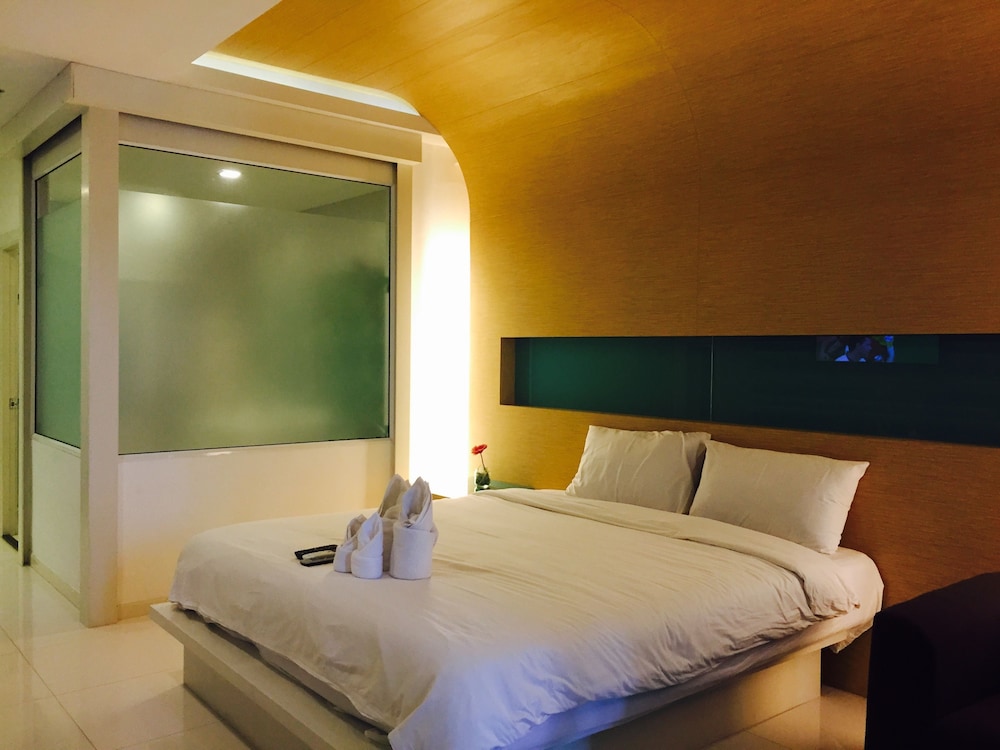View Talay 6 Condominium By Honey 14/84