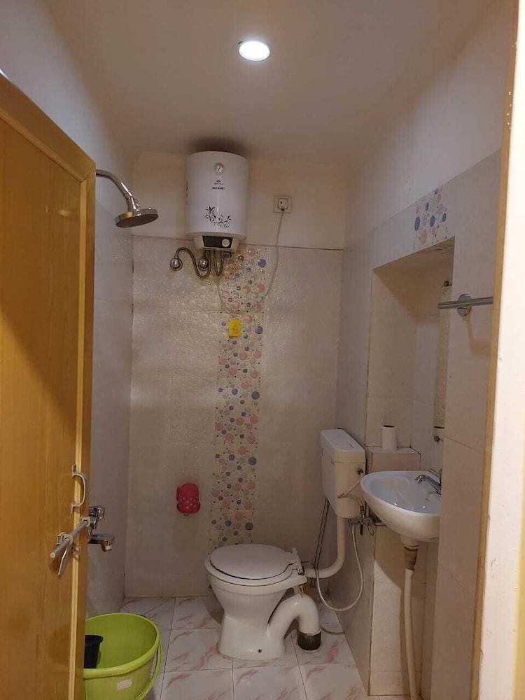 Tara Guest House 67/68
