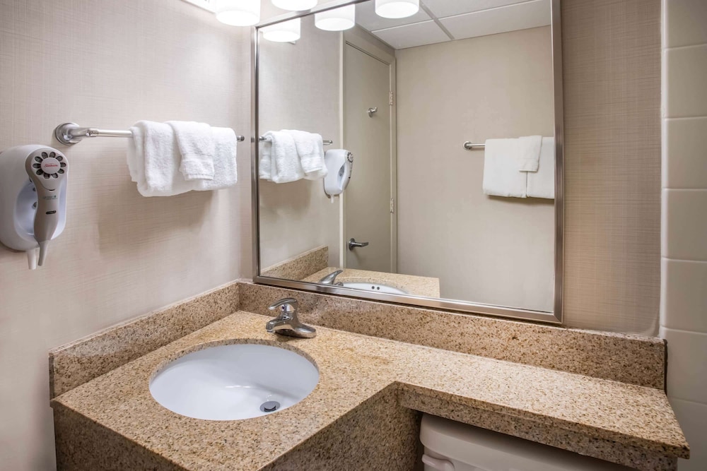 Days Inn By Wyndham Duluth By Miller Hill Mall 16/46