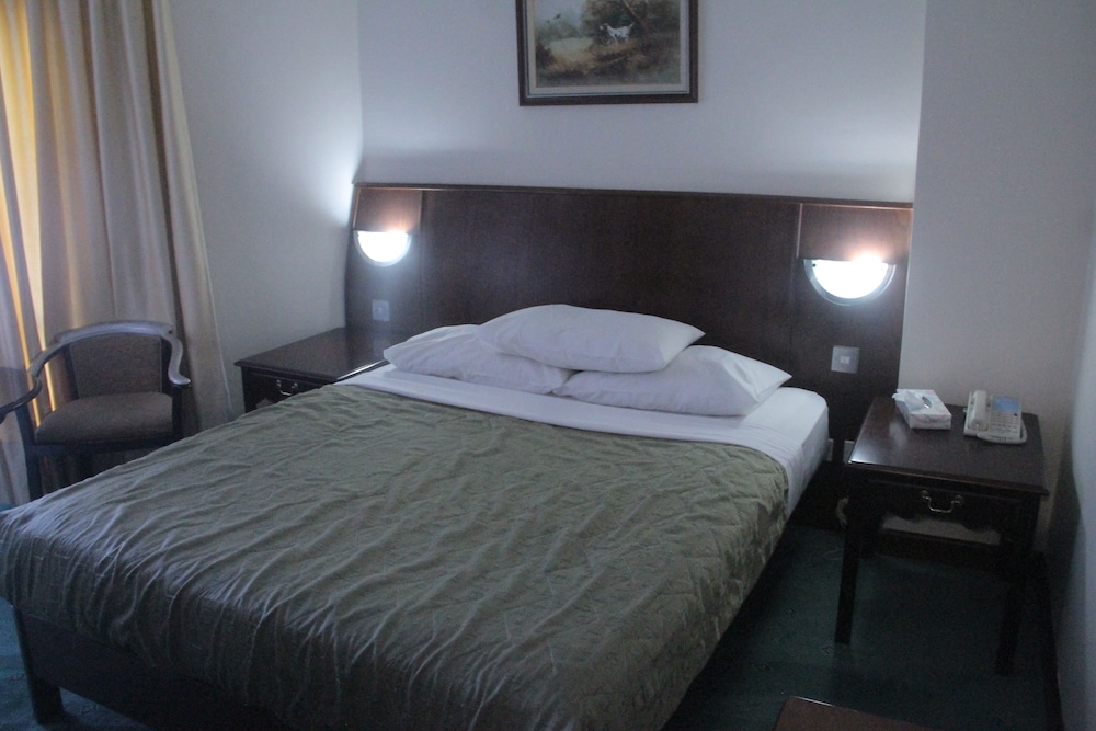 LE VENDOME HOTEL 18/47