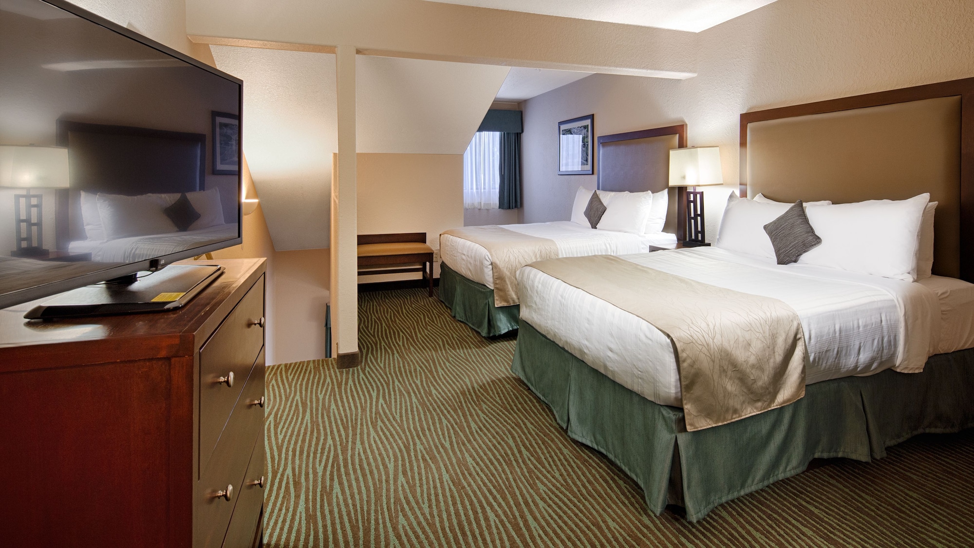 Suite, 1 King and 2 Queen Beds, Sofa