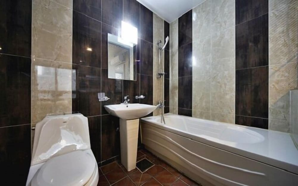 Central Hotel 37/46