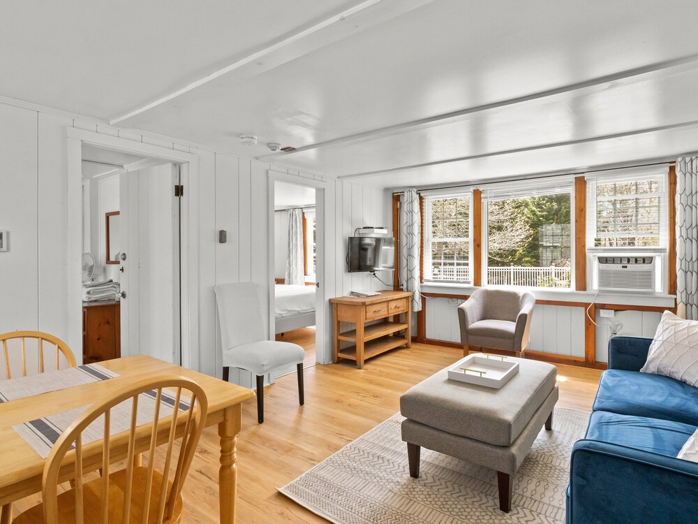 Cove Bluffs Inn 28/50
