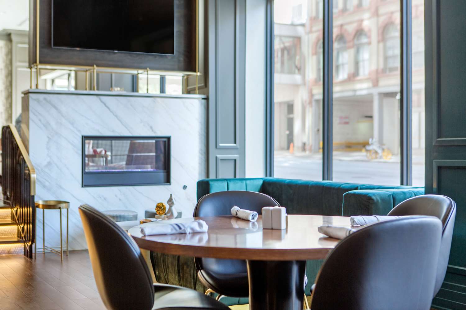 Renaissance Saint Elm Dallas Downtown Hotel 43/47