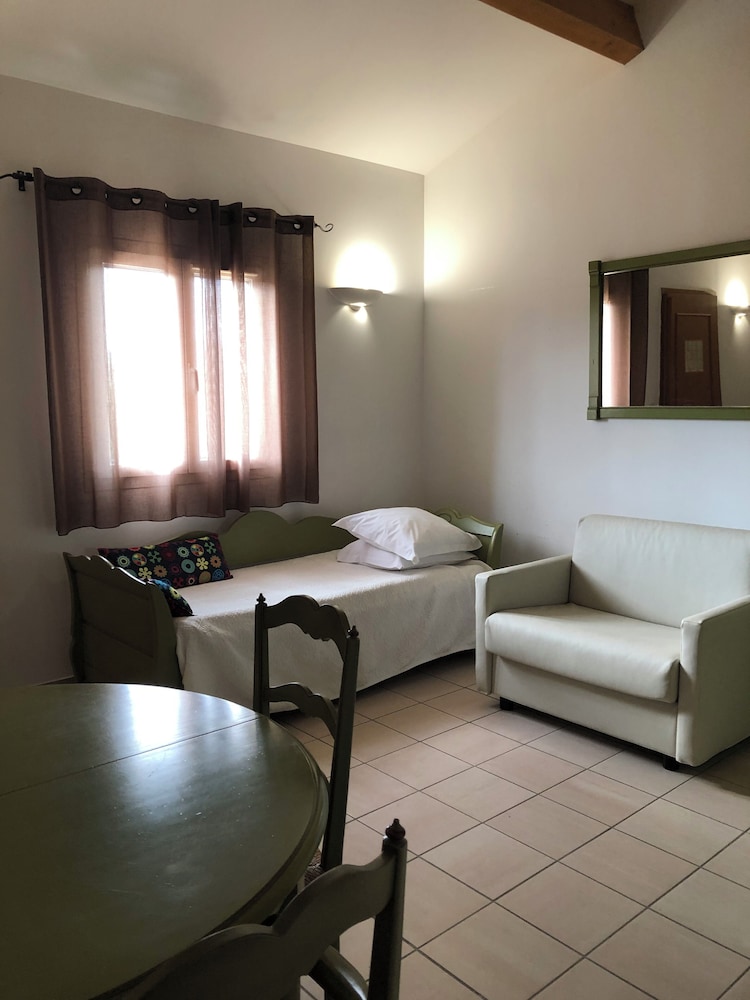 Superior, Studio, Murphy Bed, Queen Bed, Sofa
