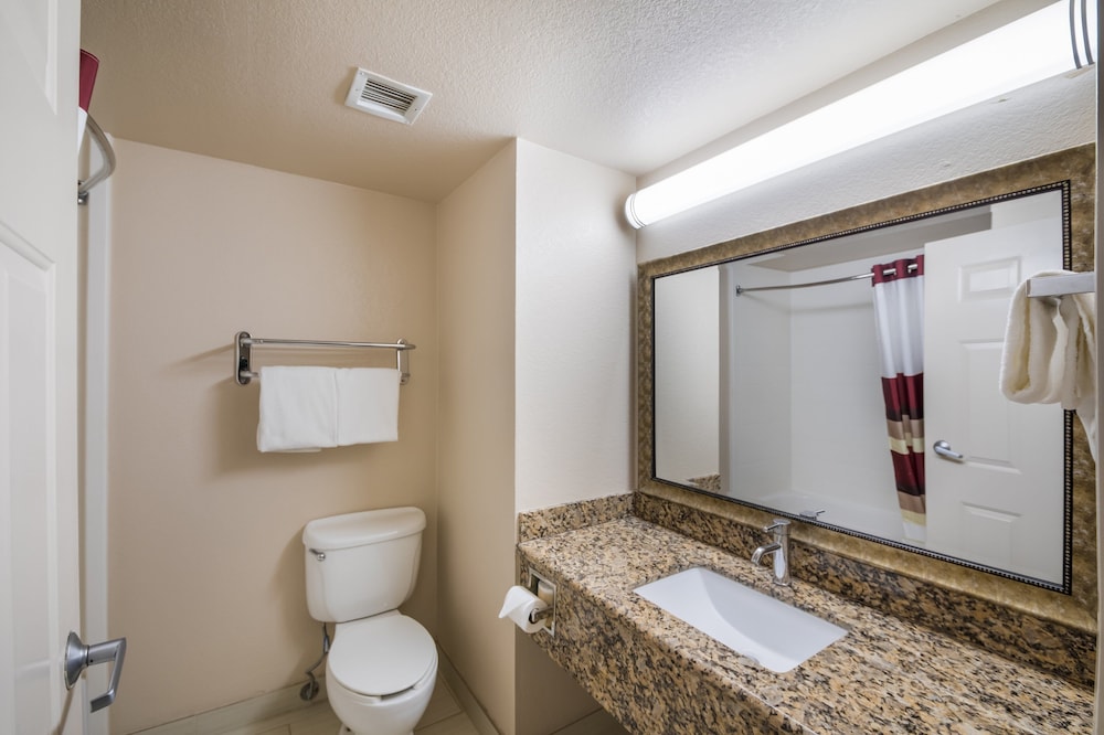 Red Roof Inn & Suites Austin East - Manor 11/22