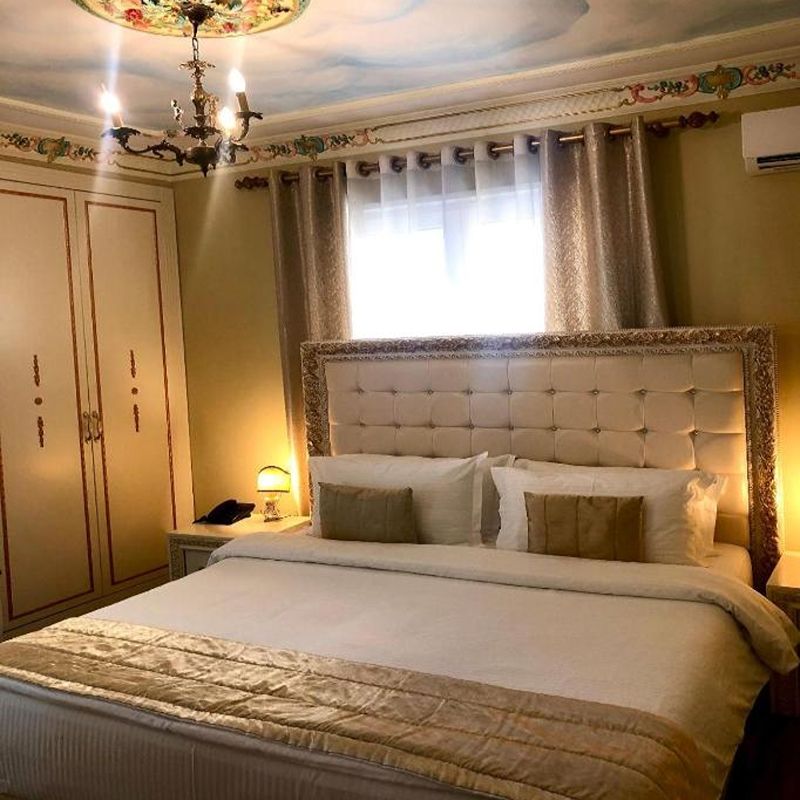Empire Hotel 17/50