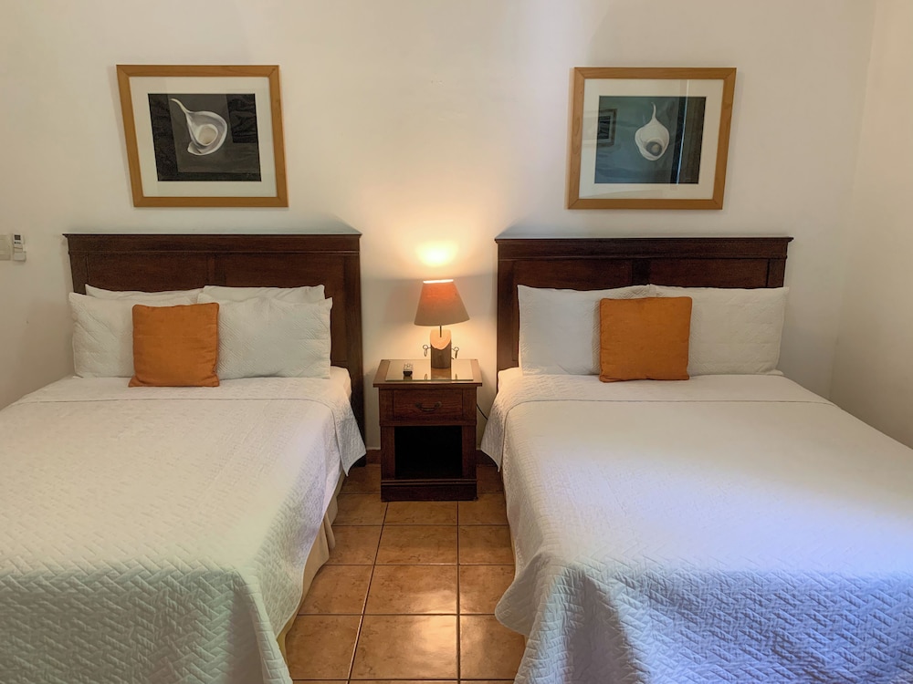 ROOM, 2 DOUBLE BEDS