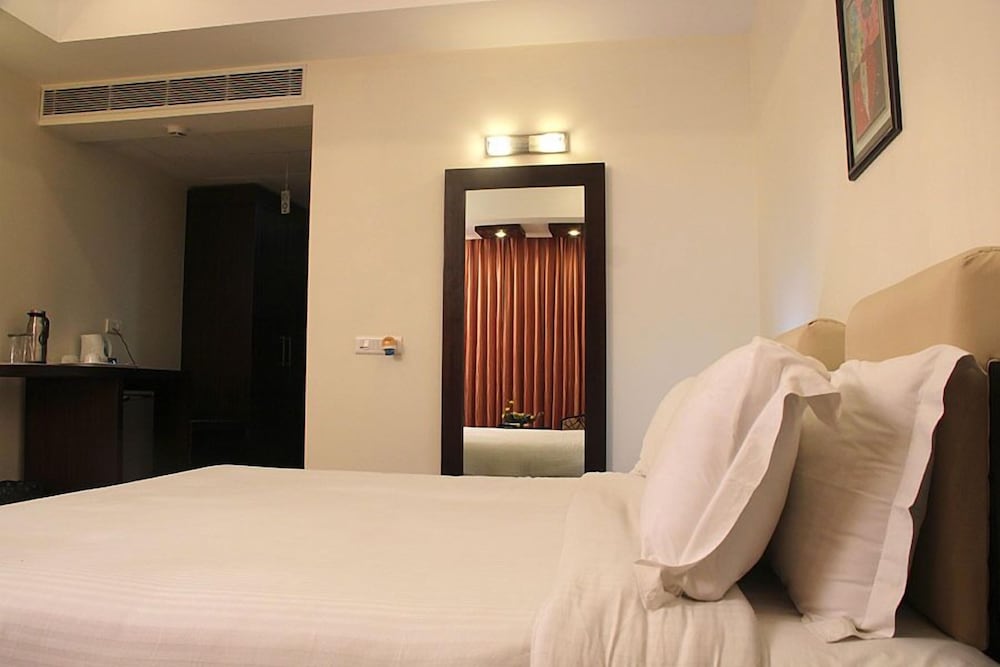 HOTEL SOFTEL PLAZA 33/50