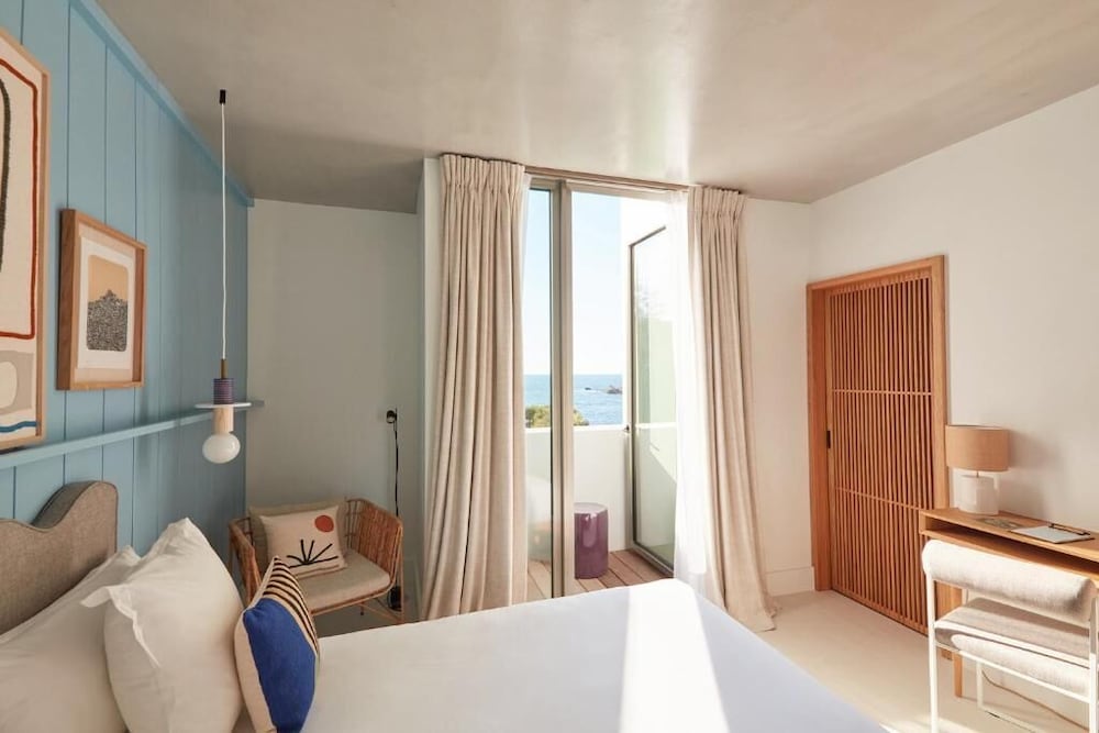 STANDARD, OCEAN VIEW, BALCONY