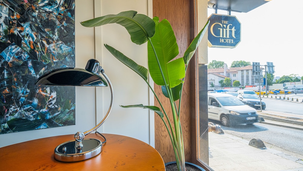 The Gift Hotel 25/50