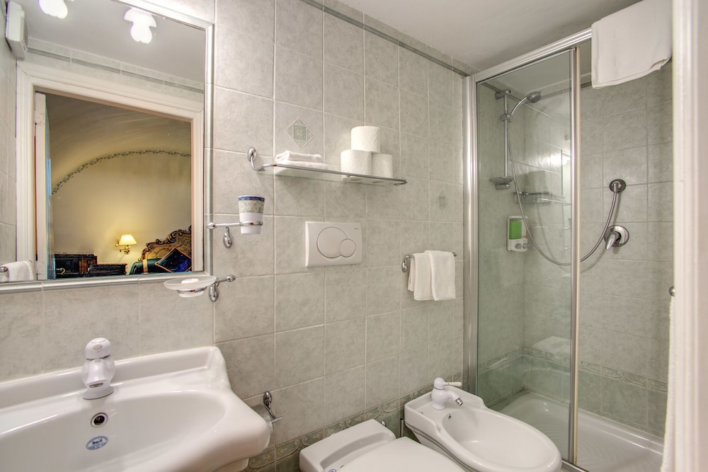 Navona Gallery Suites 44/50