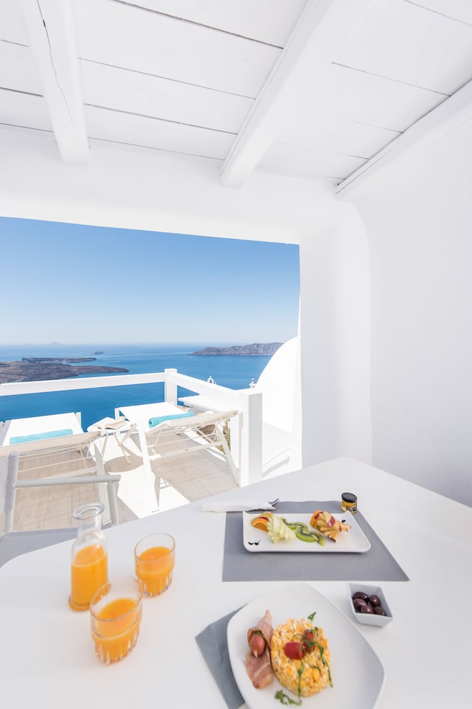 Aqua Luxury Suites 60/75