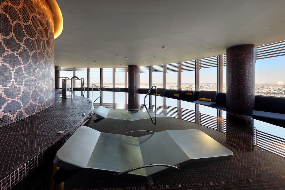 swimming pool spa