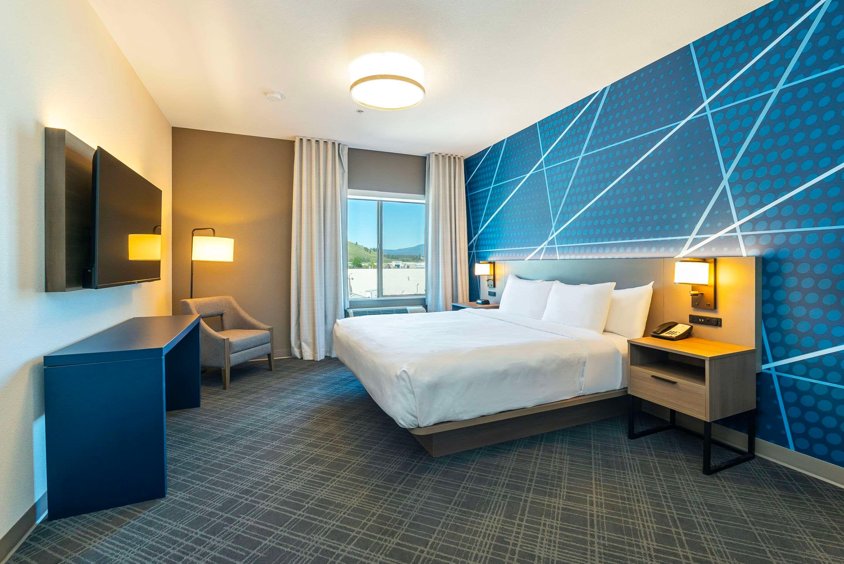 UPGRADE, SUITE, KING BED