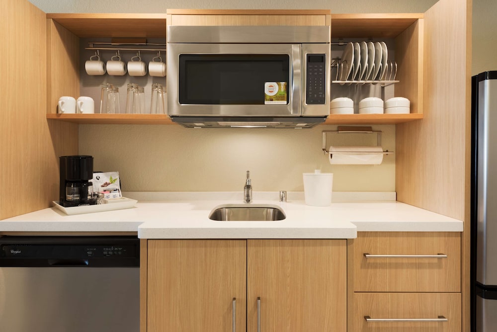 Home2 Suites By Hilton Milwaukee Brookfield 46/47
