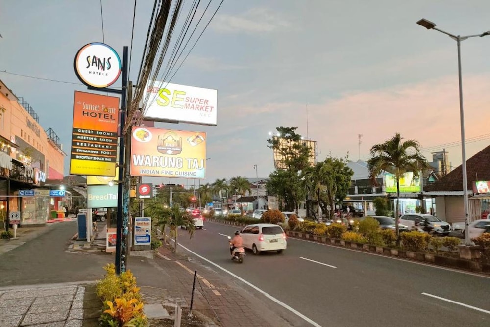 Sans Sunset Point Seminyak 65/69