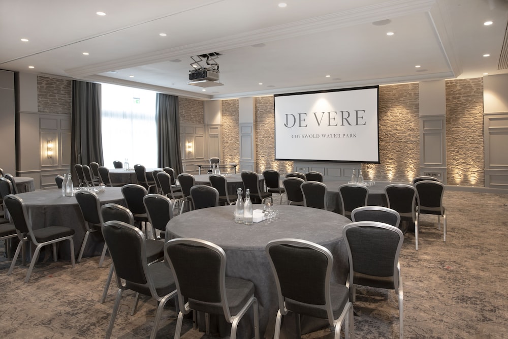 De Vere Cotswold Water Park 52/68