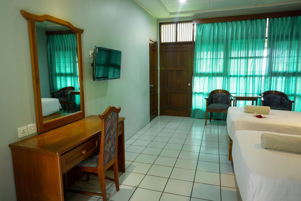 Amanda Hills Hotel 37/47