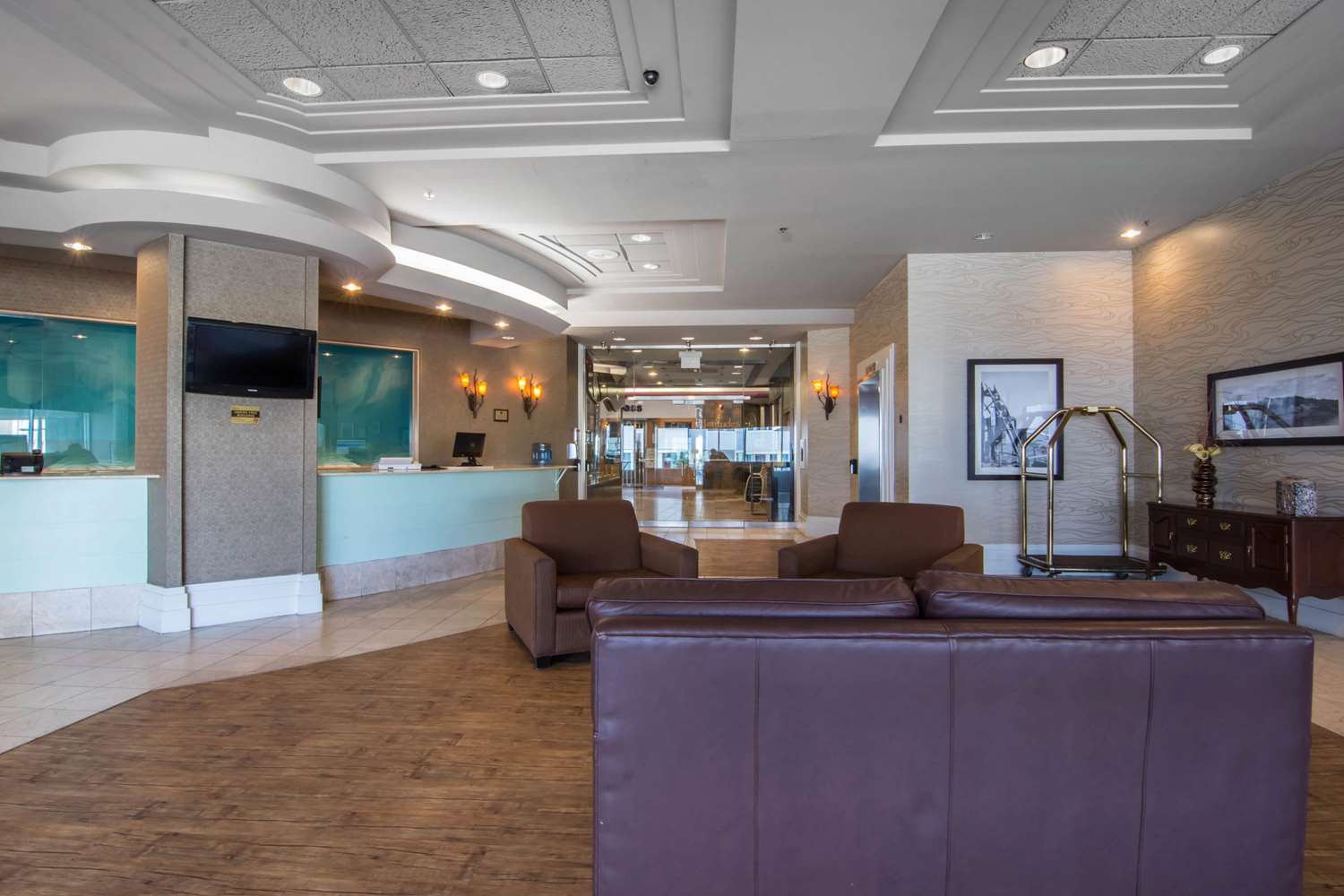 Quality Inn Suites Yellowknife 4/37