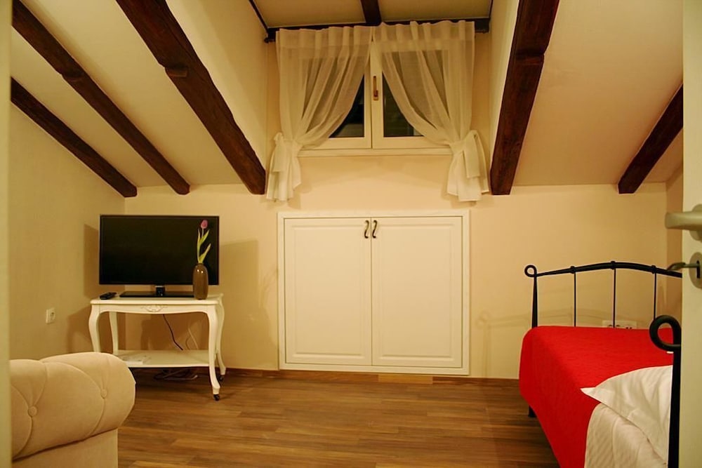 Banica Apartments & Rooms 49/63