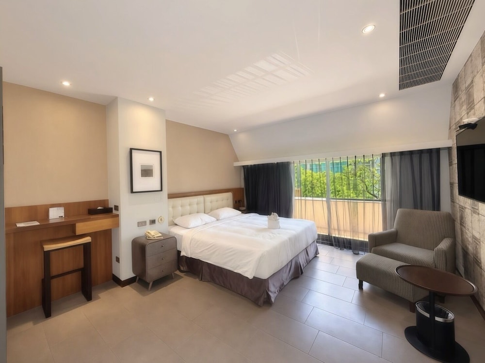 3 Door Hotel 21/76