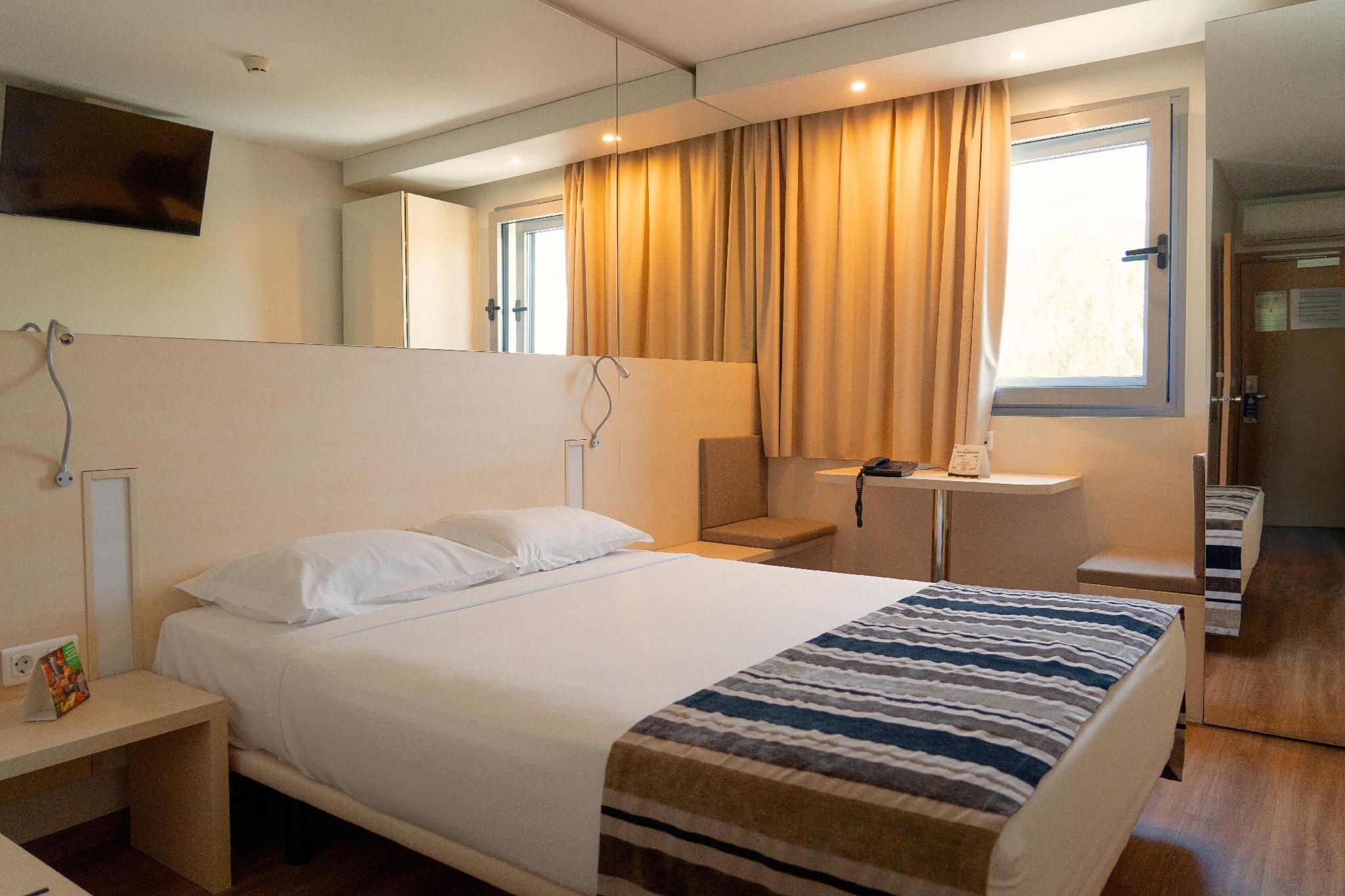 Premium, Suite, Single