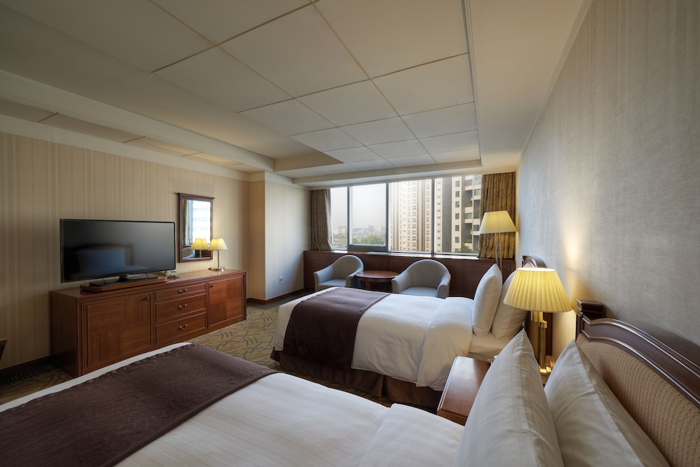 LUXURY, TWIN BEDS