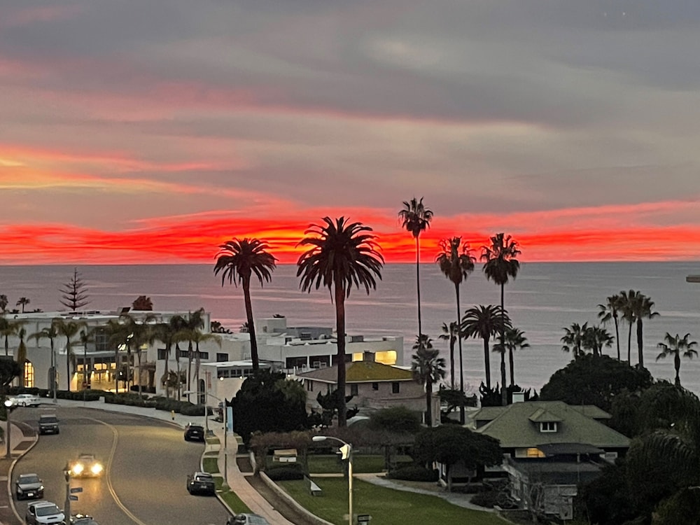 Inn By The Sea La Jolla 56/60