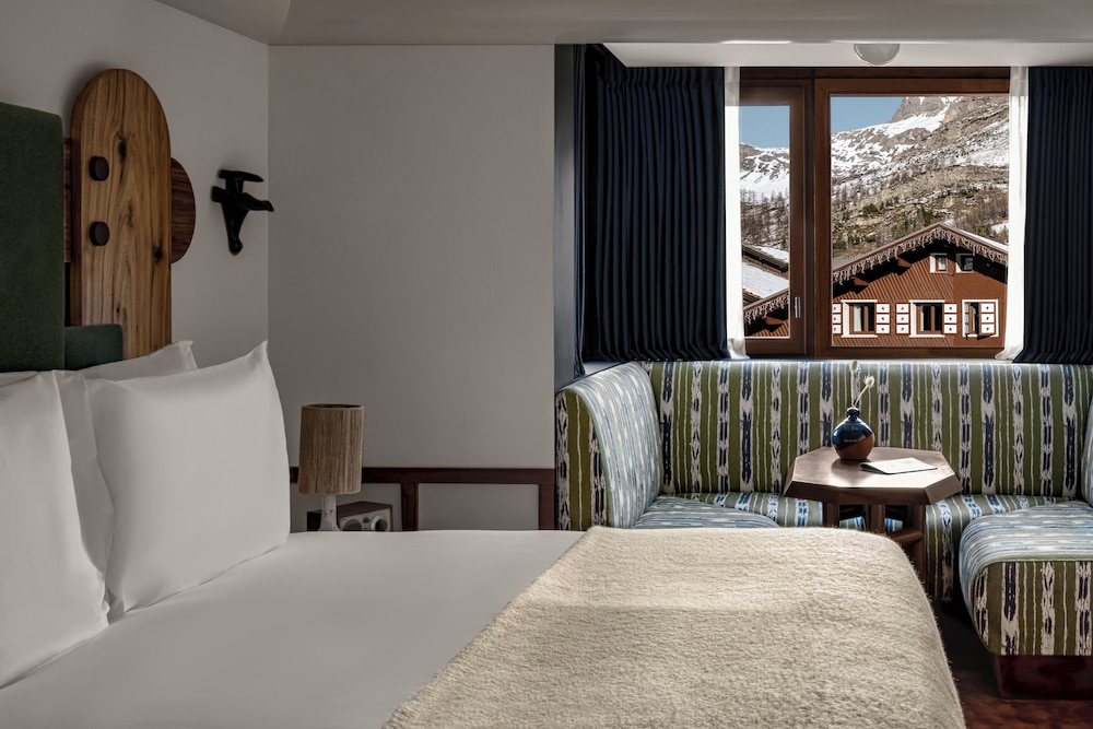 Valley, King Bed, Mountain View