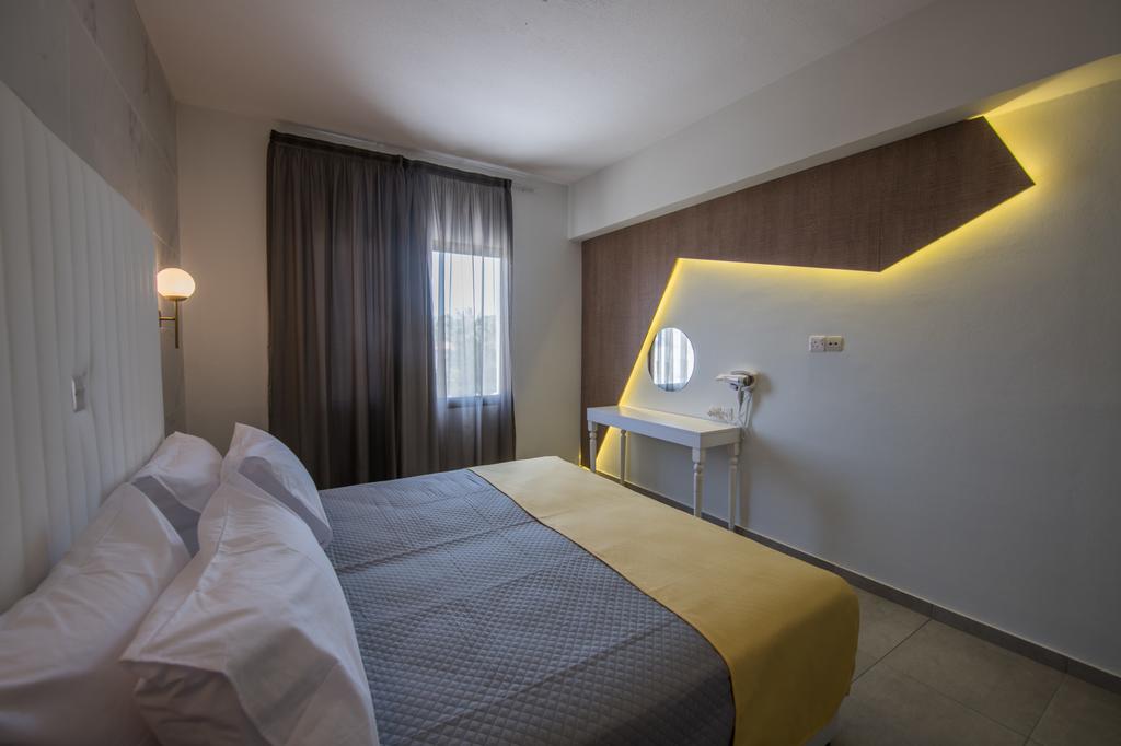 Apartment 1 Bedroom - Inland View