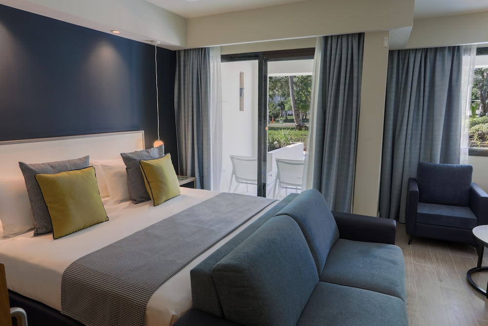 SWIM UP, JUNIOR SUITE, DELUXE, PRIVILEGE